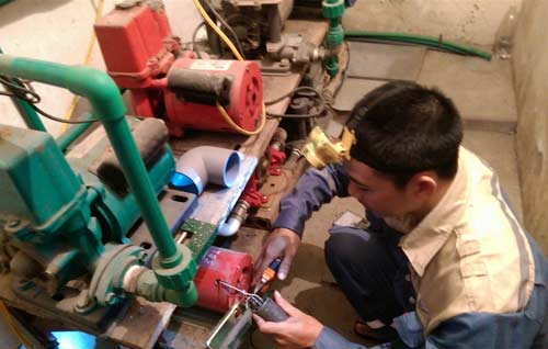 thợ sửa máy bơm nước tại thuận an